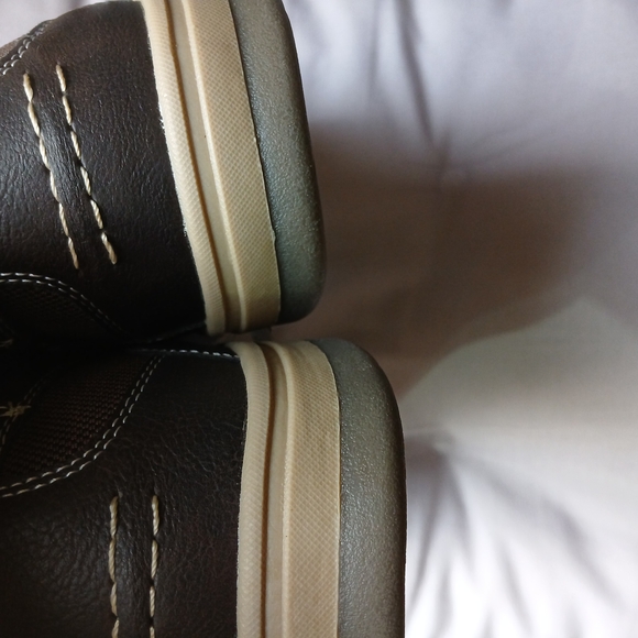 Tan Boat Shoes with Moccasin Stitching and Flat Sole NWOT - Picture 5 of 11